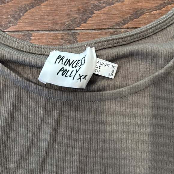 Princess Polly crop top, size 6 - Picture 4 of 6